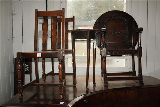 Oak monks seat and 2 chairs and a small table(-)